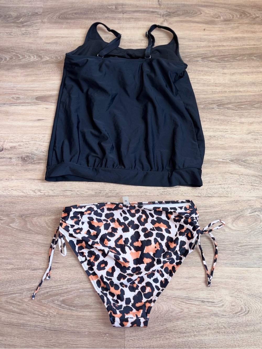 Brand New Black Tankini Top with Leopard Swim Adjustable Bottoms. Size Medium - Picture 4 of 4